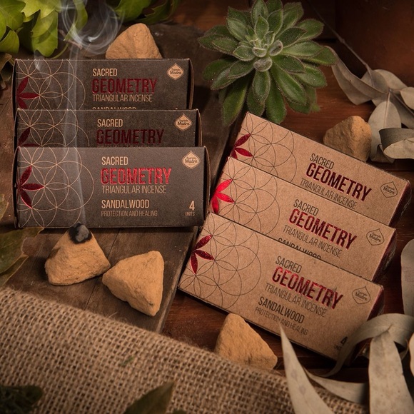 Sagrada Madre - Sacred Geometry Triangle Incense Sandalwood - Picture 1 of 2
